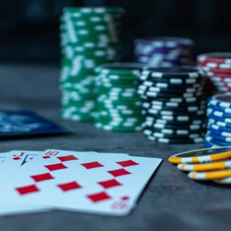 Strategy instead of Luck: How to Win a Poker Tournament